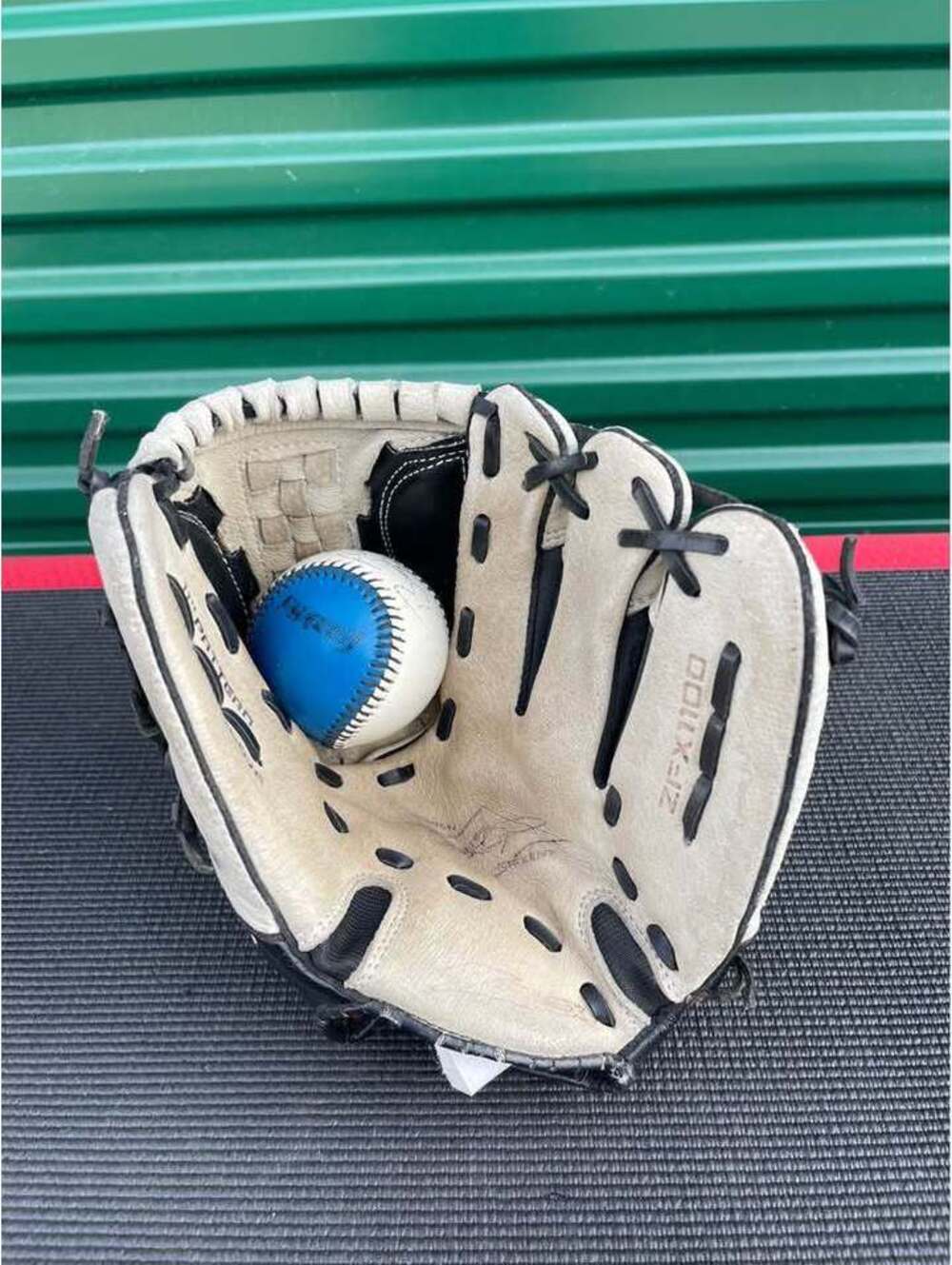 Easton ZFX1100 Baseball Glove